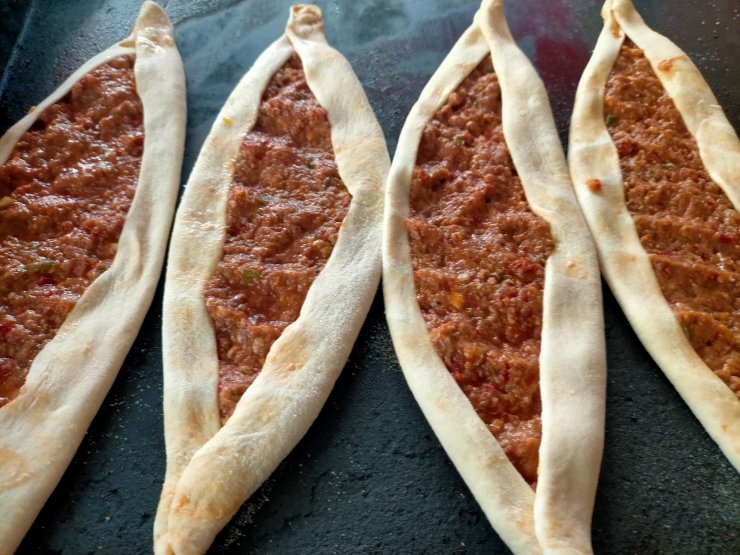 Pide salonları harıl harıl