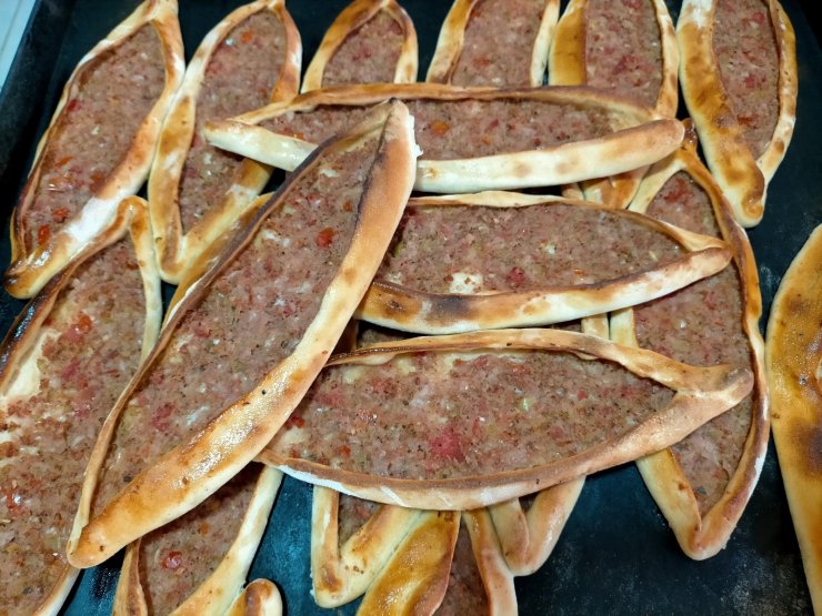 Pide salonları harıl harıl