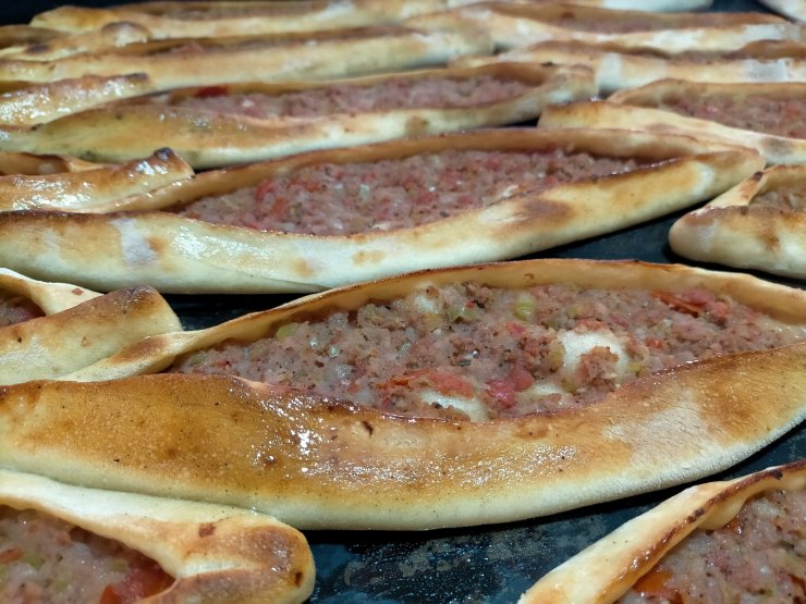 Pide salonları harıl harıl