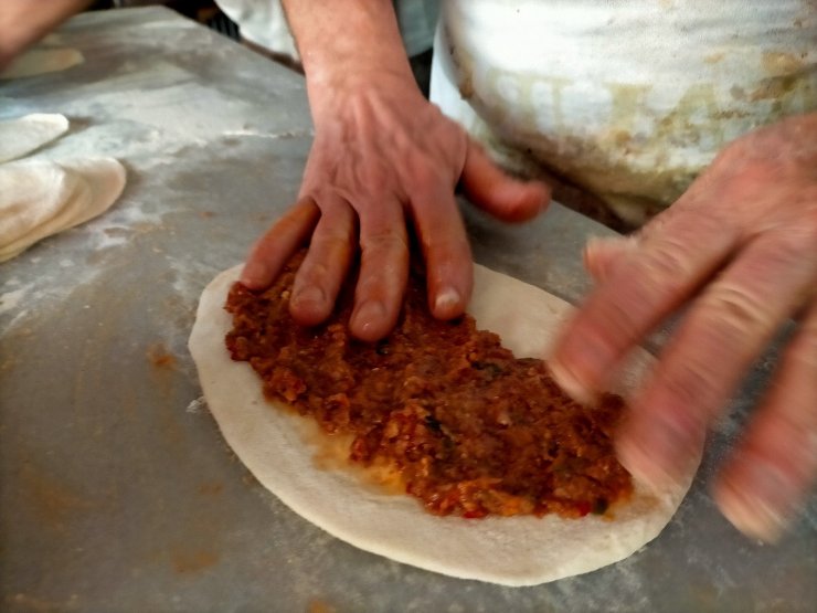 Pide salonları harıl harıl