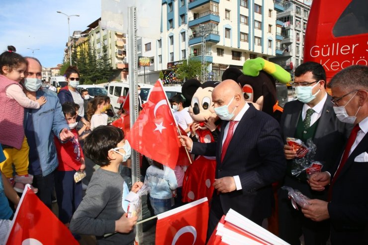 Keçiören’de üstü açık otobüsle 23 Nisan coşkusu