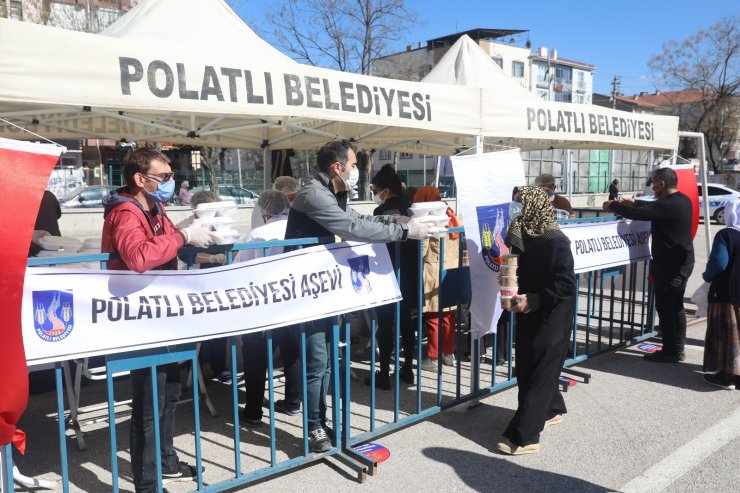 Polatli Belediyesi Gönül Sofraları ile mahallelerde vatandaşlarla buluşmaya devam ediyor