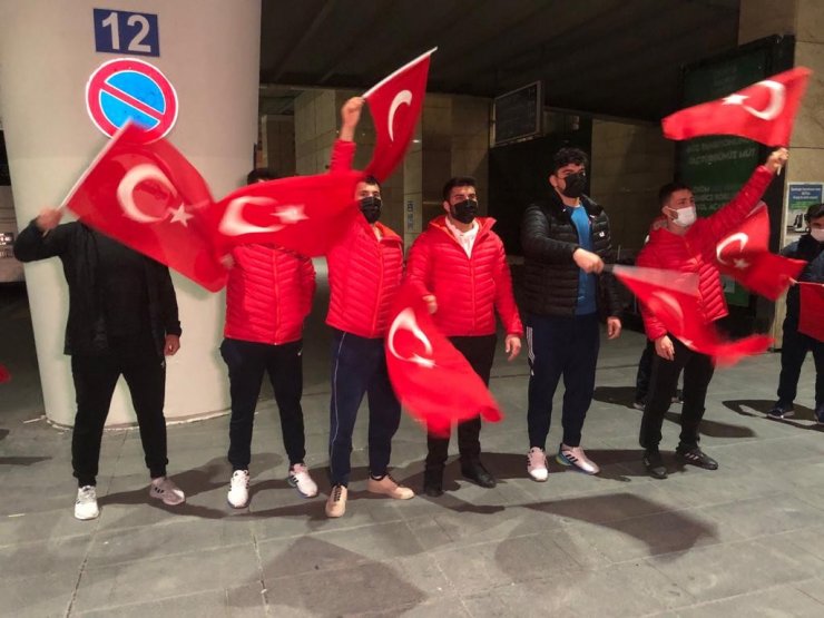 Şampiyon Milli Güreşçiler Ankara’da