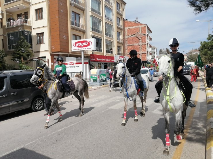 Aksaray’da vatandaşlara atlı kortej ve mehter takımı ile moral konseri