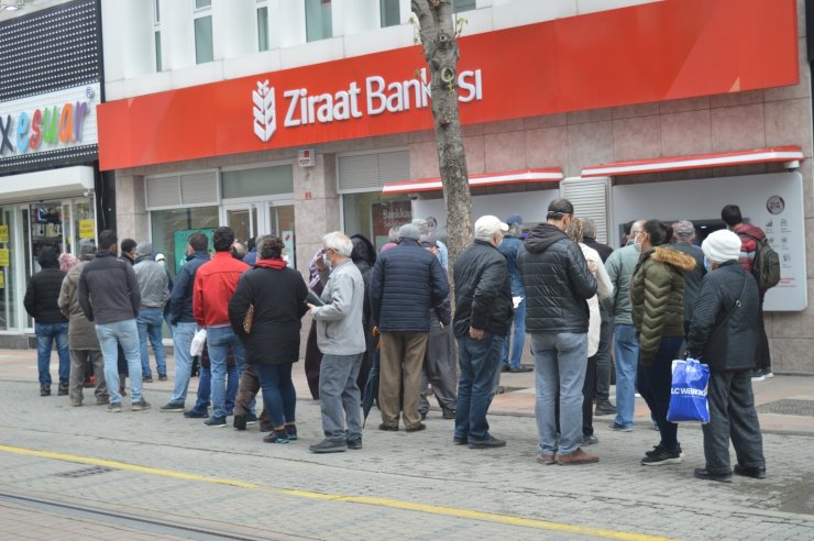 Bankalarda ‘kısıtlama kuyruğu’