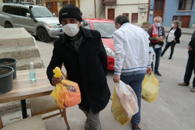 Her gün yüzlerce kişinin hem midesine hem kalplerine ulaşıyorlar