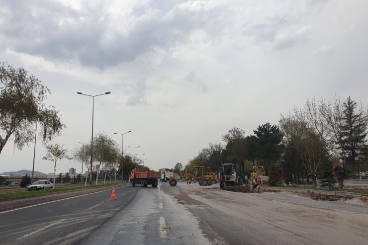 Büyükkılıç, "Talas Bulvarı’na 1 şerit yol daha ilave ediyor"