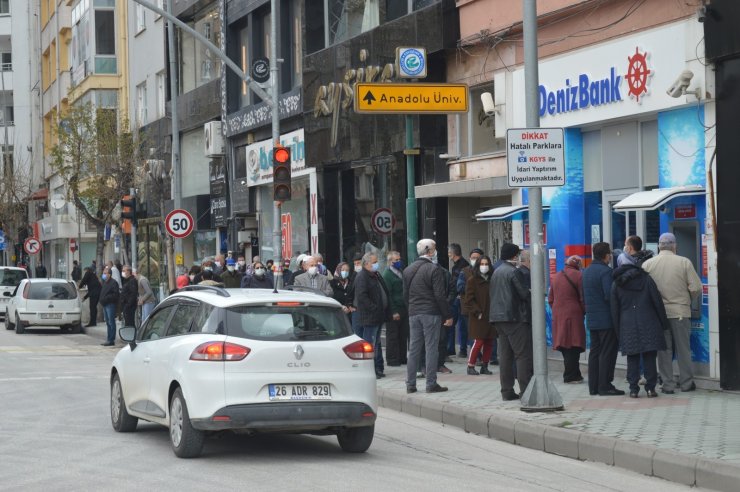 Bankalarda ‘kısıtlama kuyruğu’