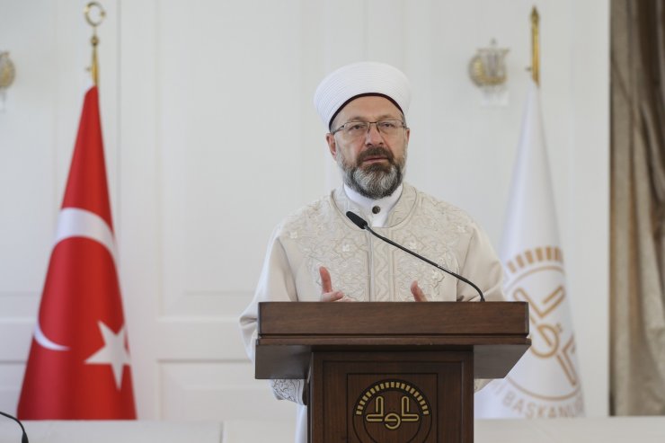 Diyanet İşleri Başkanı Erbaş, müftü ve müftü yardımcılarıyla çevrim içi toplantı yaptı