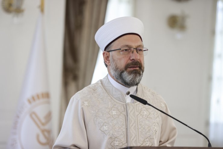 Diyanet İşleri Başkanı Erbaş, müftü ve müftü yardımcılarıyla çevrim içi toplantı yaptı