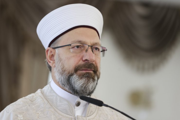 Diyanet İşleri Başkanı Erbaş, müftü ve müftü yardımcılarıyla çevrim içi toplantı yaptı