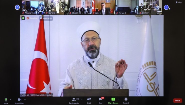 Diyanet İşleri Başkanı Erbaş, müftü ve müftü yardımcılarıyla çevrim içi toplantı yaptı