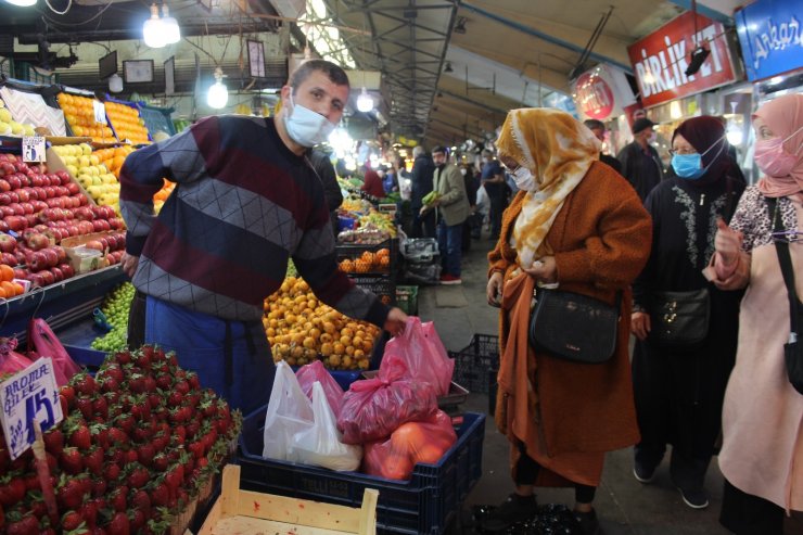 Vatandaşların kısıtlama öncesi alışveriş telaşı