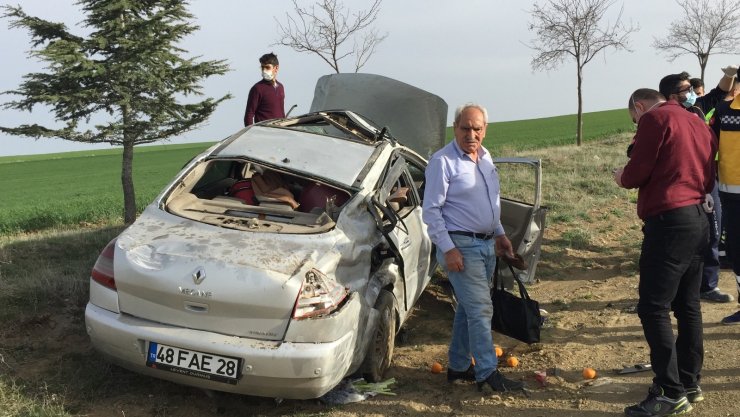 Hurdaya dönen otomobildeki yaşlı çiftin inanılmaz kurtuluşu