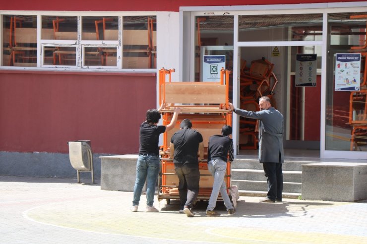 Okul, pandemi sürecinde fabrika gibi çalışıyor