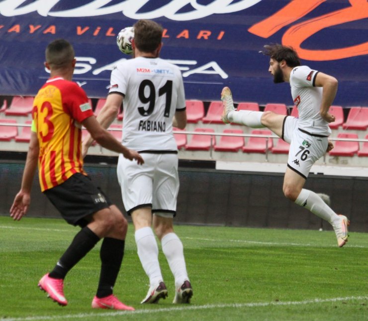 Süper Lig: Hes Kablo Kayserispor: 3 - YbDenizlispor: 1 (İlk yarı)