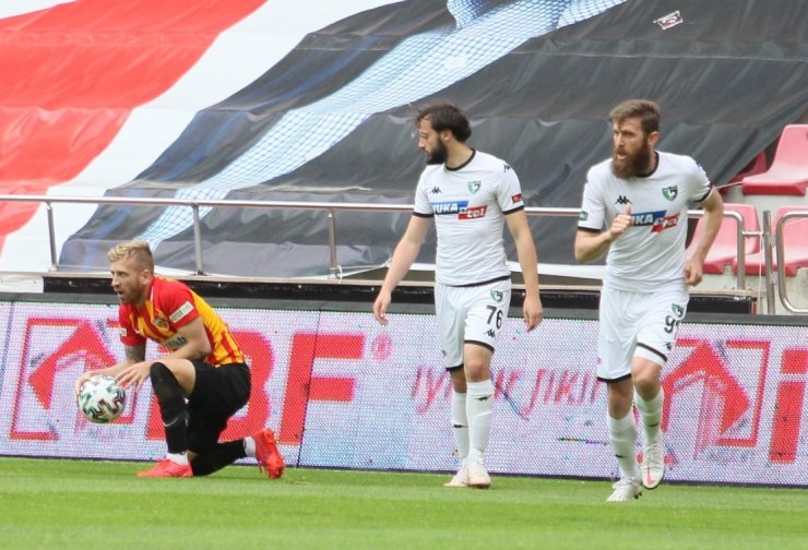 Süper Lig: Hes Kablo Kayserispor: 3 - YbDenizlispor: 1 (İlk yarı)