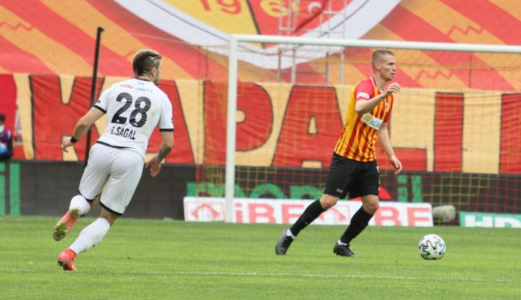 Süper Lig: Hes Kablo Kayserispor: 3 - YbDenizlispor: 1 (İlk yarı)