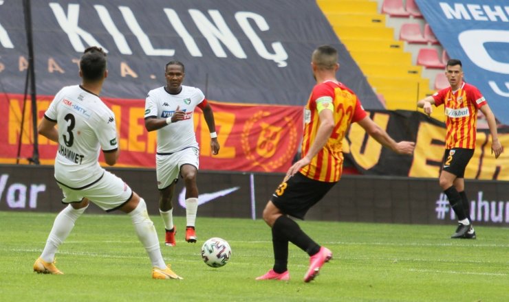 Süper Lig: Hes Kablo Kayserispor: 3 - YbDenizlispor: 1 (İlk yarı)