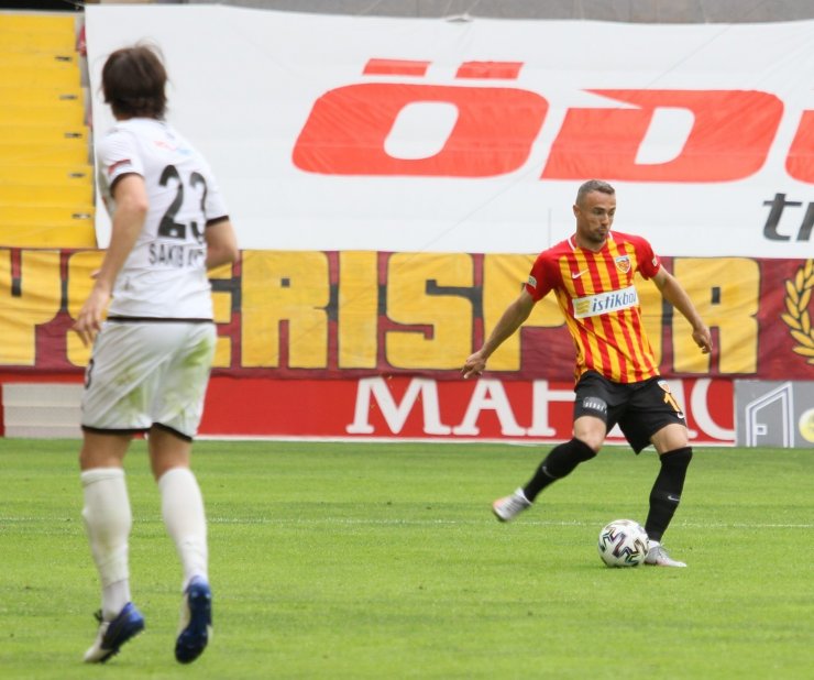 Süper Lig: Hes Kablo Kayserispor: 3 - YbDenizlispor: 1 (İlk yarı)