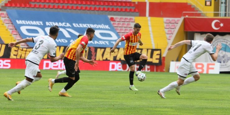 Süper Lig: Hes Kablo Kayserispor: 3 - YbDenizlispor: 1 (İlk yarı)