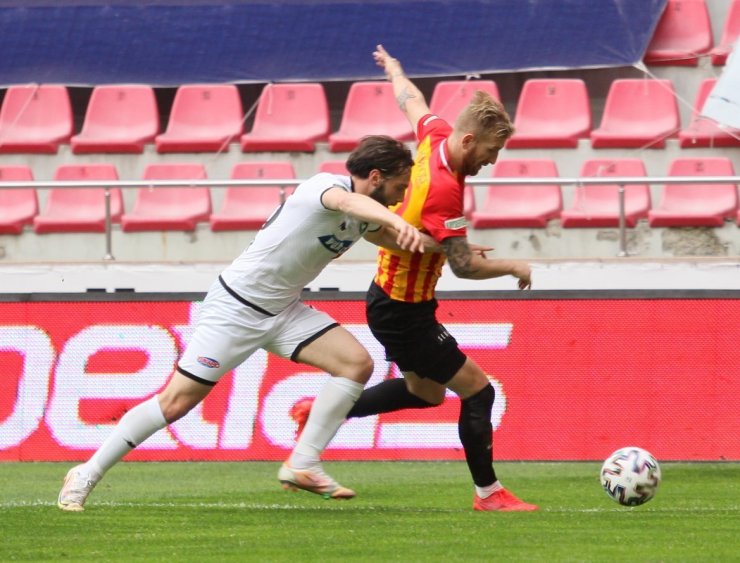 Süper Lig: Hes Kablo Kayserispor: 3 - YbDenizlispor: 1 (İlk yarı)