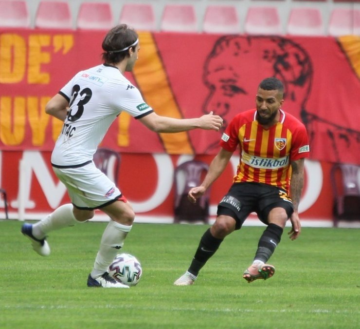 Süper Lig: Hes Kablo Kayserispor: 3 - YbDenizlispor: 1 (İlk yarı)