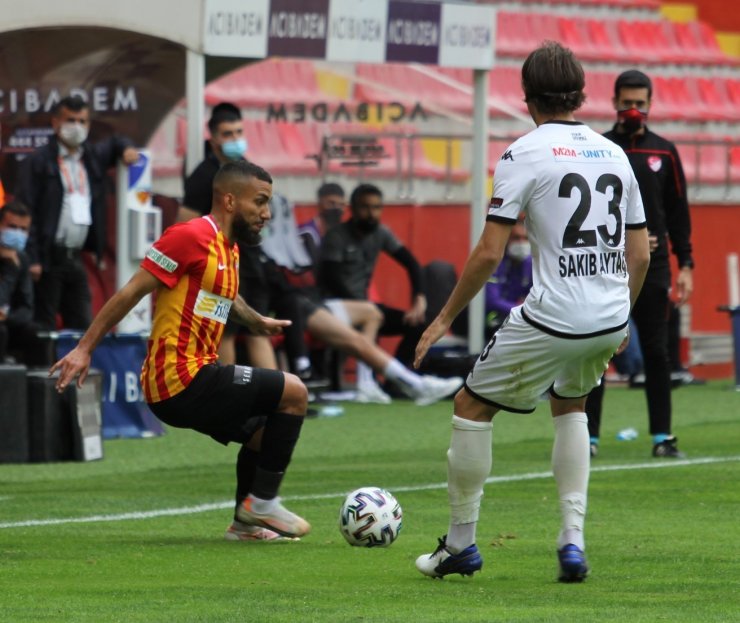 Süper Lig: Hes Kablo Kayserispor: 3 - YbDenizlispor: 1 (İlk yarı)