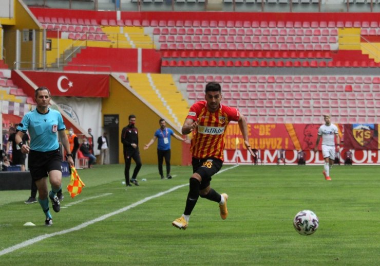 Süper Lig: Hes Kablo Kayserispor: 3 - YbDenizlispor: 1 (İlk yarı)