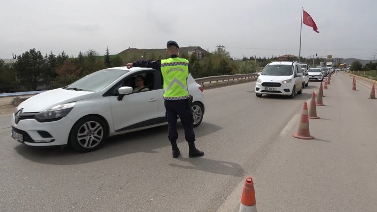 43 ilin geçiş güzergahında ’tam kapanma’ yoğunluğu: Araç trafiği havadan görüntülendi