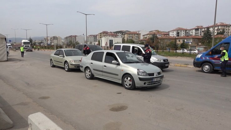 43 ilin geçiş güzergahında ’tam kapanma’ yoğunluğu: Araç trafiği havadan görüntülendi