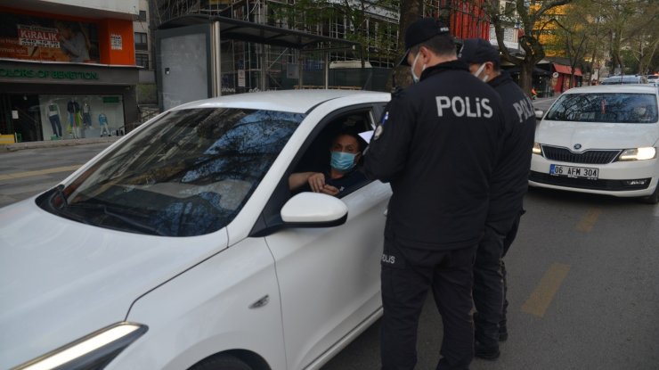 Başkent’te kapanma başladı, polis ekipleri tek tek kontrol etti