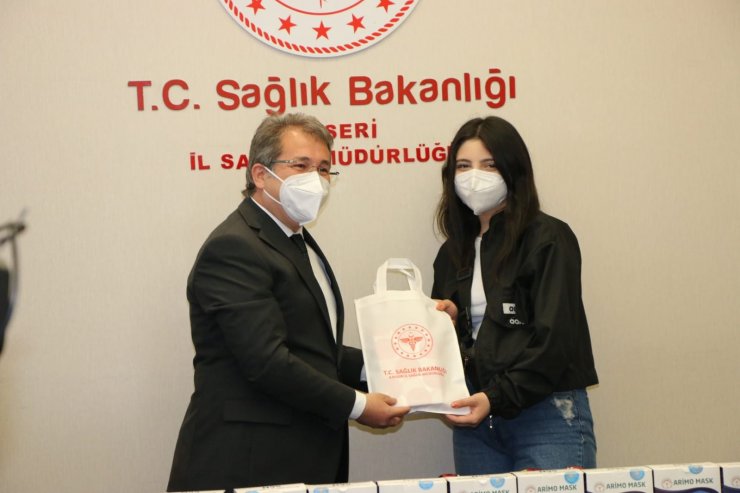 Öğrencilerden Sağlık Müdürlüğü’ne 20 bin N95 maske