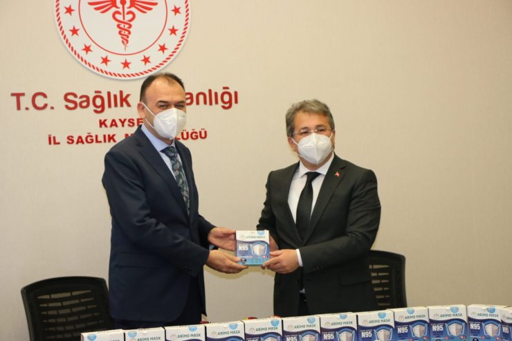 Öğrencilerden Sağlık Müdürlüğü’ne 20 bin N95 maske