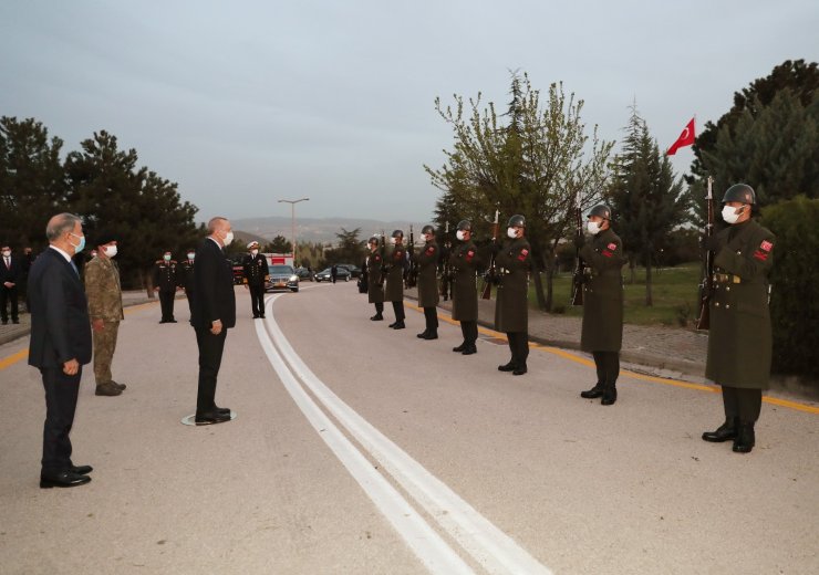 Cumhurbaşkanı Erdoğan, askerlerle iftar yaptı