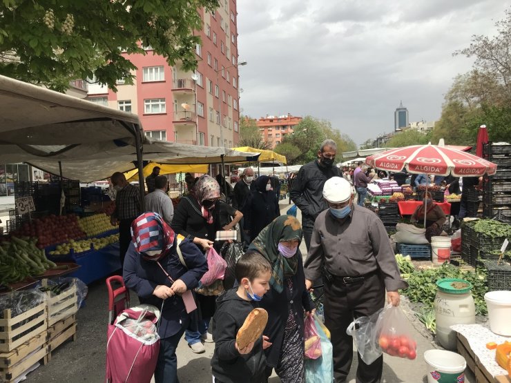 Konya’da tam kapanma öncesi semt pazarlarında yoğunluk