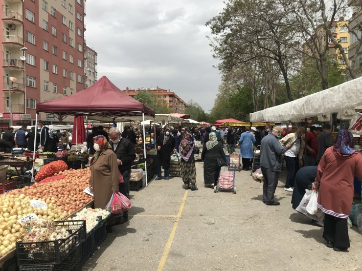 Konya’da tam kapanma öncesi semt pazarlarında yoğunluk