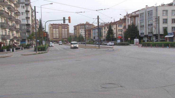 Tam kapanmanın başlamasıyla Eskişehir sokakları sessizliğe büründü