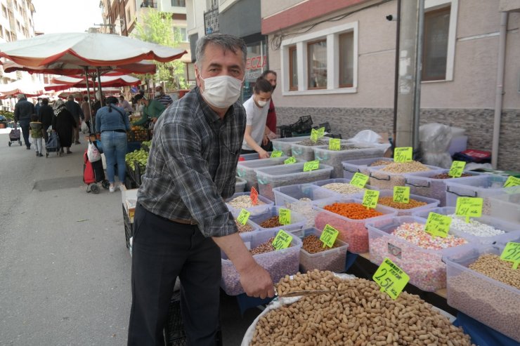 Tam kapanma öncesi Eskişehir’de son pazar kuruldu