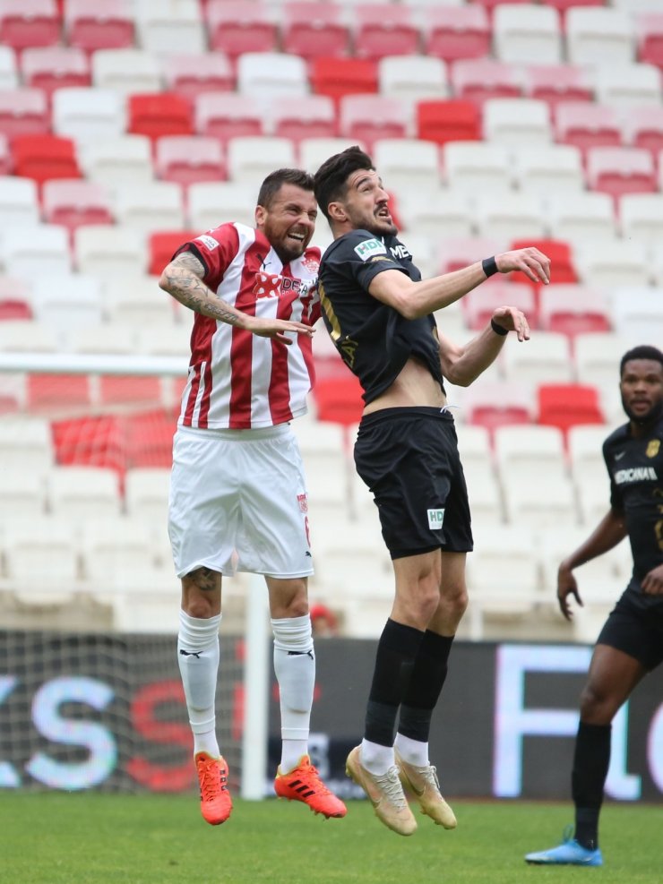 Süper Lig: D.G. Sivasspor: 0 - H.Y. Malatyaspor: 0 (İlk yarı)