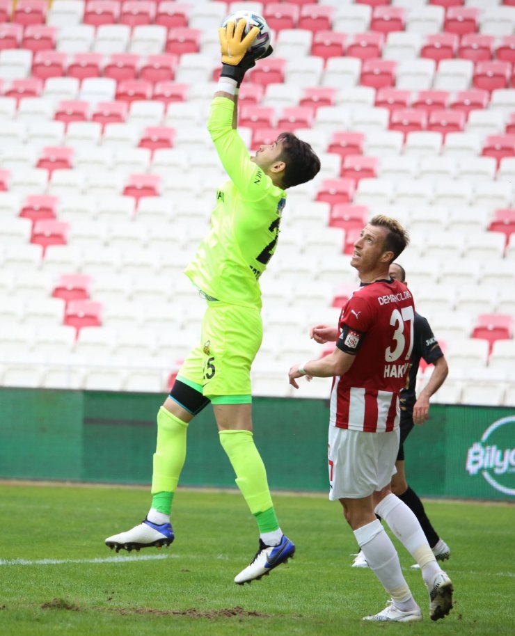 Süper Lig: D.G. Sivasspor: 0 - H.Y. Malatyaspor: 0 (İlk yarı)