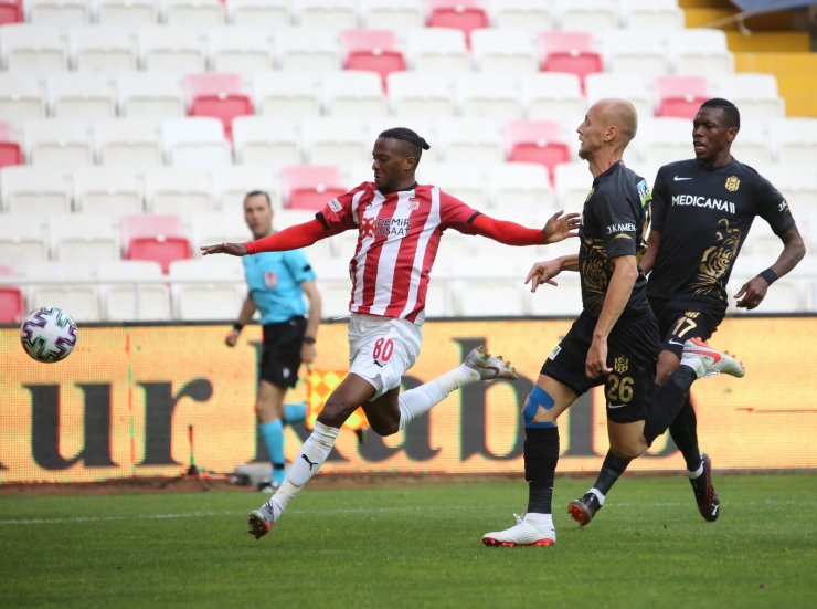 Süper Lig: DG Sivasspor: 1 - Yeni Malatyaspor: 0 (Maç sonucu)