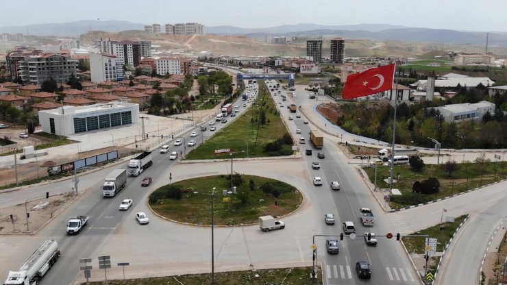 Tam kapanmaya saatler kala 43 ilin geçiş noktasında trafik yoğunluğu