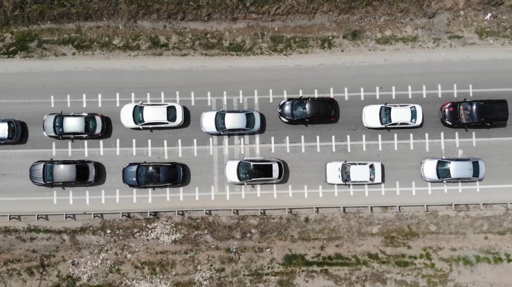 Tam kapanmaya saatler kala 43 ilin geçiş noktasında trafik yoğunluğu