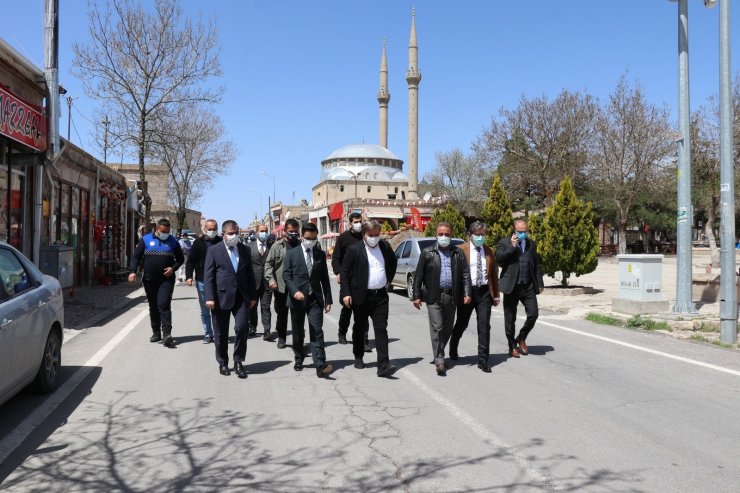 Vali Aydoğdu sahaya inip sokak sokak cadde cadde denetim yaptı