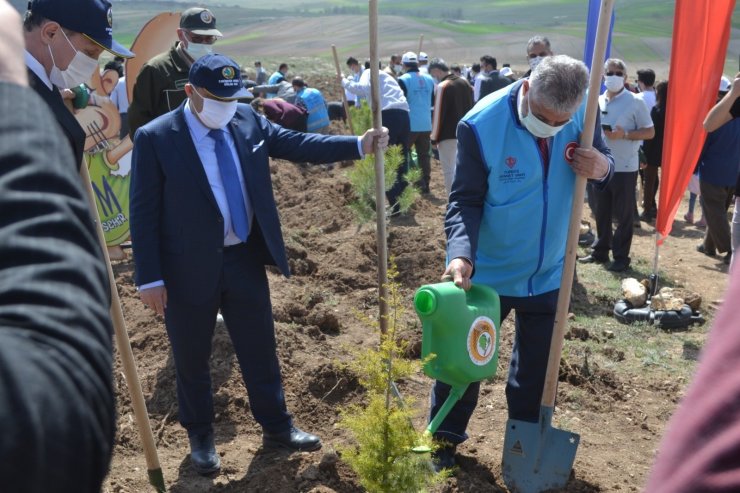 Eskişehir’de 10 bin “iyilik fidanı” toprakla buluştu