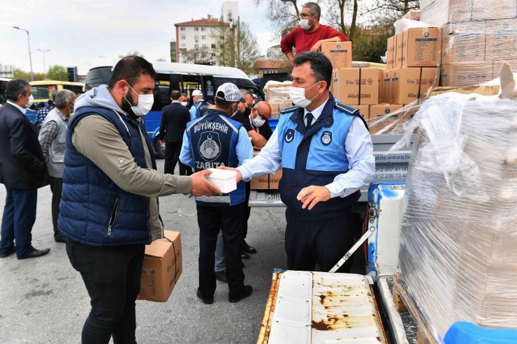 Ankara’da, salgın sürecinde iş kaybına uğrayan minibüsçülere destek