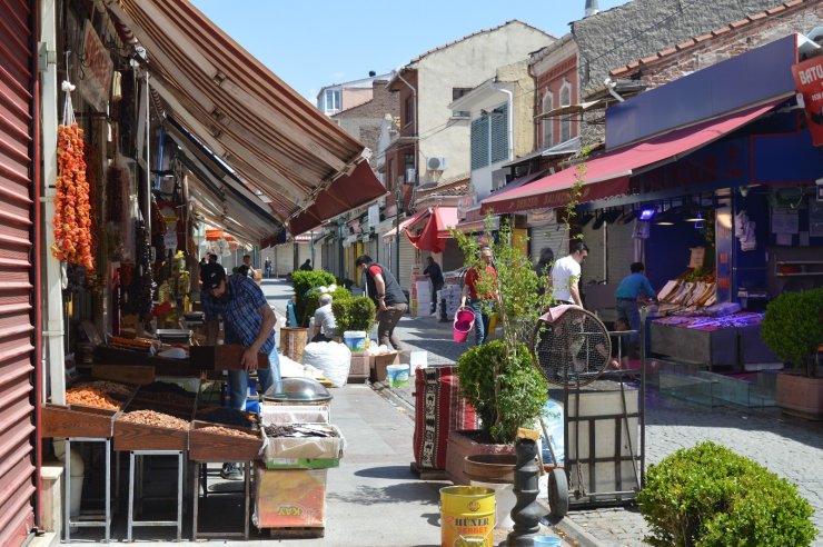 Kapanmadan önce satışları yüzde 90’a yükselen esnaf bugün müşteri bulamıyor