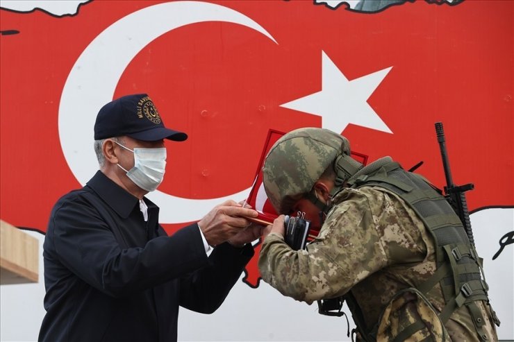 Bakan Akar: “Pençe-Şimşek ve Pençe-Yıldırım operasyonlarında şu ana kadar 44 terörist etkisiz hâle getirildi”