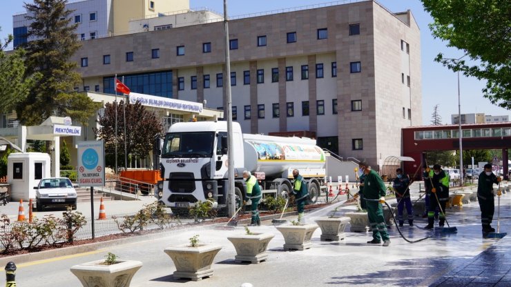 Keçiören’deki hastanelerin temizlik çalışmaları devam ediyor